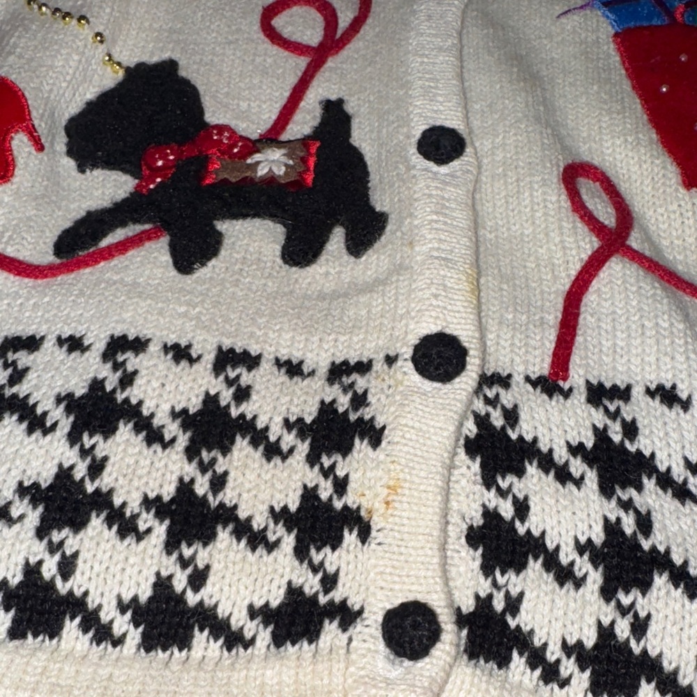 Vintage White Cardigan with Festive Shopping Embroidery - Picture 7 of 13